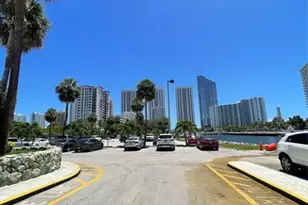 400 Kings Point Dr, Sunny Isles Beach, FL 33160 - Photo 41