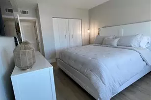 400 Kings Point Dr, Sunny Isles Beach, FL 33160 - Photo 31