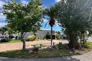 305 Nettles Blvd, Jensen Beach, FL 34957 - Photo 3