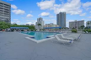 600 Parkview Dr, Hallandale Beach, FL 33009 - Photo 33