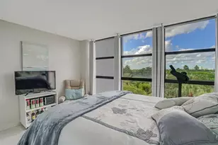 600 Parkview Dr, Hallandale Beach, FL 33009 - Photo 25