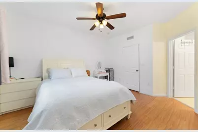 8888 N Isles Cr, Tamarac, FL 33321 - Photo 17