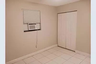 708 NW 6th St, Hallandale Beach, FL 33009 - Photo 5