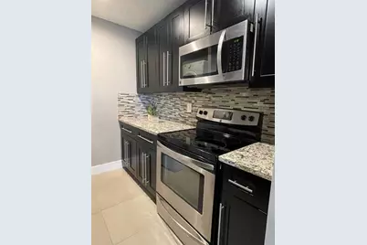 10092  Twin Lakes Dr, Coral Springs, FL 33071 - Photo 7