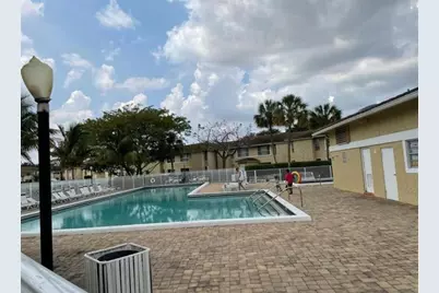 10092  Twin Lakes Dr, Coral Springs, FL 33071 - Photo 9