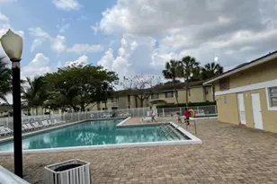 10092 Twin Lakes Dr, Coral Springs, FL 33071 - Photo 9