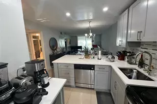 1040 SE 4th Ave, Deerfield Beach, FL 33441 - Photo 15