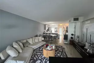 1040 SE 4th Ave, Deerfield Beach, FL 33441 - Photo 9