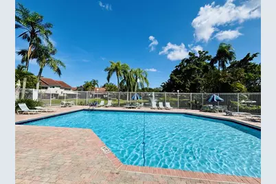 7426  Pinewalk Dr, Unit #7426, Margate, FL 33063 - Photo 27