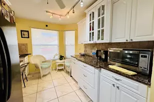 7426 Pinewalk Dr Unit, Margate, FL 33063 - Photo 9