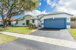 1020 SW 149th Ln, Sunrise, FL 33326 - Photo 3