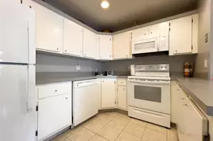 317 Knotty Pine Cir, Greenacres, FL 33463 - Photo 5