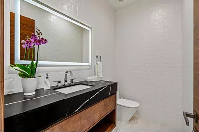 2000  Harbourview Dr, Fort Lauderdale, FL 33316 - Photo 9