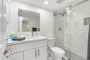 411 S Hollybrook Dr, Pembroke Pines, FL 33025 - Photo 15