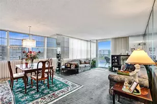 1100 St Charles Pl, Pembroke Pines, FL 33026 - Photo 11