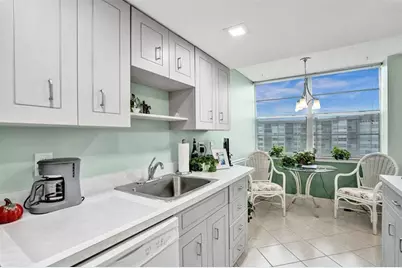 1100  Saint Charles Pl, Unit #612, Pembroke Pines, FL 33026 - Photo 5