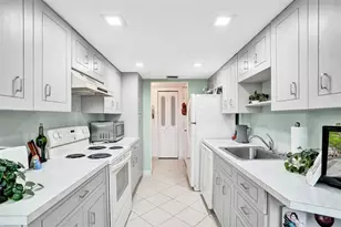 1100 St Charles Pl, Pembroke Pines, FL 33026 - Photo 7