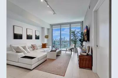 16385  Biscayne Blvd, Unit #1518, North Miami Beach, FL 33160 - Photo 5