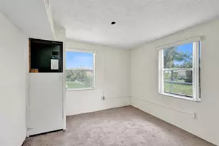 2055 NW 8th St, Pompano Beach, FL 33069 - Photo 11