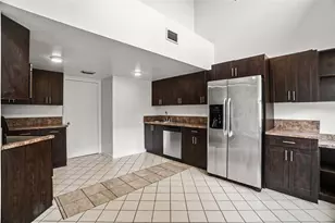 1013 SW 112th Ter, Pembroke Pines, FL 33025 - Photo 17