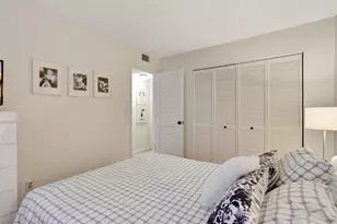 2230 N Cypress Bend Dr, Pompano Beach, FL 33069 - Photo 19