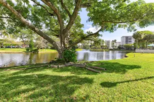 2230 N Cypress Bend Dr, Pompano Beach, FL 33069 - Photo 25