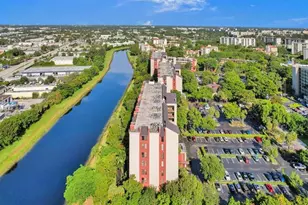 2200 S Cypress Bend Dr, Pompano Beach, FL 33069 - Photo 9