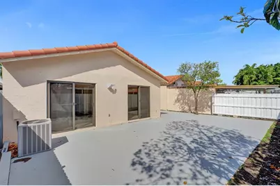 2614 W 65th St, Hialeah, FL 33016 - Photo 33