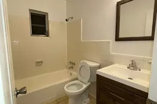 890 NW 39th St, Oakland Park, FL 33309 - Photo 7