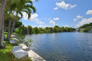 2412 NW 52nd St, Tamarac, FL 33309 - Photo 29