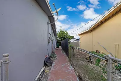 8453  Southampton, Miramar, FL 33025 - Photo 11