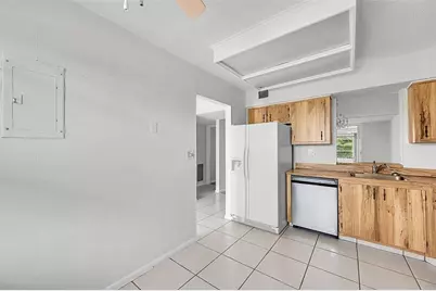 7210  Lake Circle Dr, Unit #401, Margate, FL 33063 - Photo 9