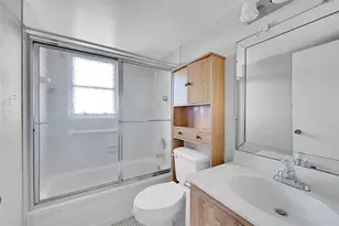 7210 Lake Cir Dr, Margate, FL 33063 - Photo 19