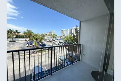 1000  Parkview Dr, Unit #319, Hallandale Beach, FL 33009 - Photo 27