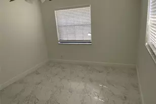 770 NE 38th St, Oakland Park, FL 33334 - Photo 17