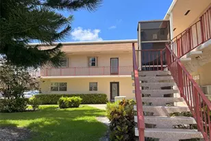 212 Oxford 400, West Palm Beach, FL 33417 - Photo 3