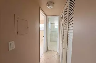 212 Oxford 400, West Palm Beach, FL 33417 - Photo 9