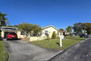 7423 Pine Forest Cir W, Lake Worth, FL 33467 - Photo 1