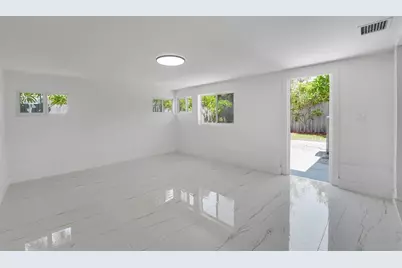 121 SE 8th St, Pompano Beach, FL 33060 - Photo 9