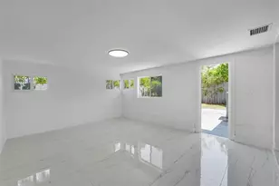 121 SE 8th St, Pompano Beach, FL 33060 - Photo 9