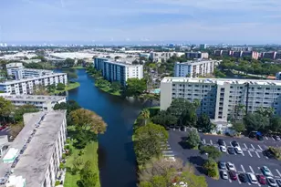 2240 N Cypress Bend Dr, Pompano Beach, FL 33069 - Photo 25