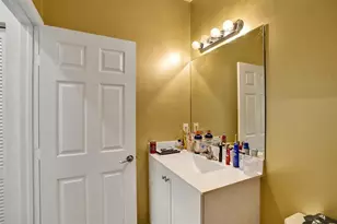 10396 W 34th Ln, Hialeah, FL 33018 - Photo 29