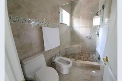 8885 NW 175th St, Hialeah, FL 33018 - Photo 17