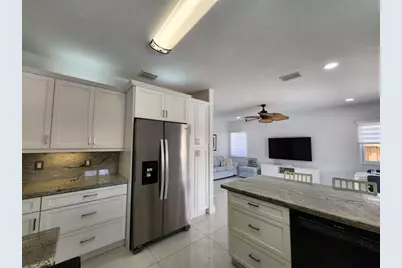 8885 NW 175th St, Hialeah, FL 33018 - Photo 11