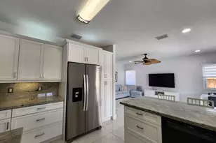 8885 NW 175th St, Hialeah, FL 33018 - Photo 11