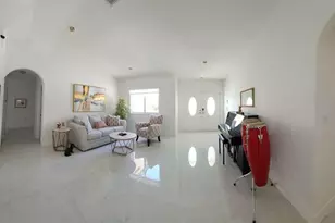 8885 NW 175th St, Hialeah, FL 33018 - Photo 9