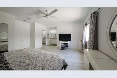 8885 NW 175th St, Hialeah, FL 33018 - Photo 15