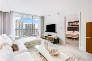 55 SE 6th St, Miami, FL 33131 - Photo 9