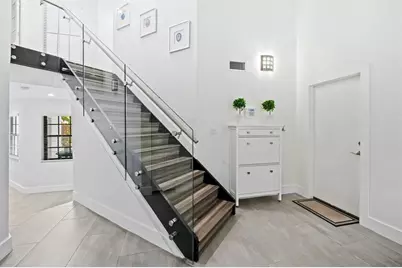 8340 NW 167th Ter, Miami Lakes, FL 33016 - Photo 11