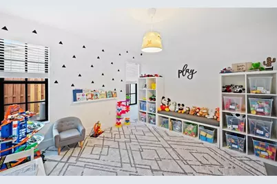 8340 NW 167th Ter, Miami Lakes, FL 33016 - Photo 17